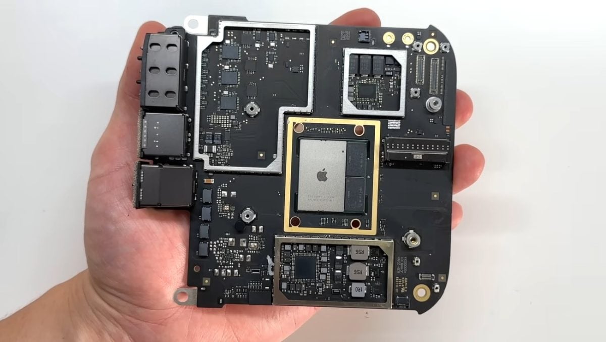 Dân mạng đang "thuyết âm mưu" Micron "khui" chuyện Apple từng ép giá khiến bộ nhớ khan hàng