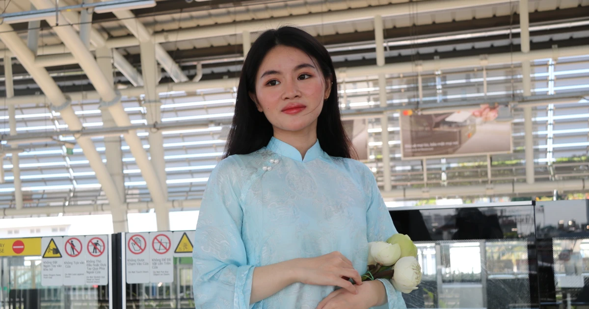 Gen Z Sài Gòn đổ xô đi check-in áo dài tại Metro số 1 - Trend Tết cực hot năm nay