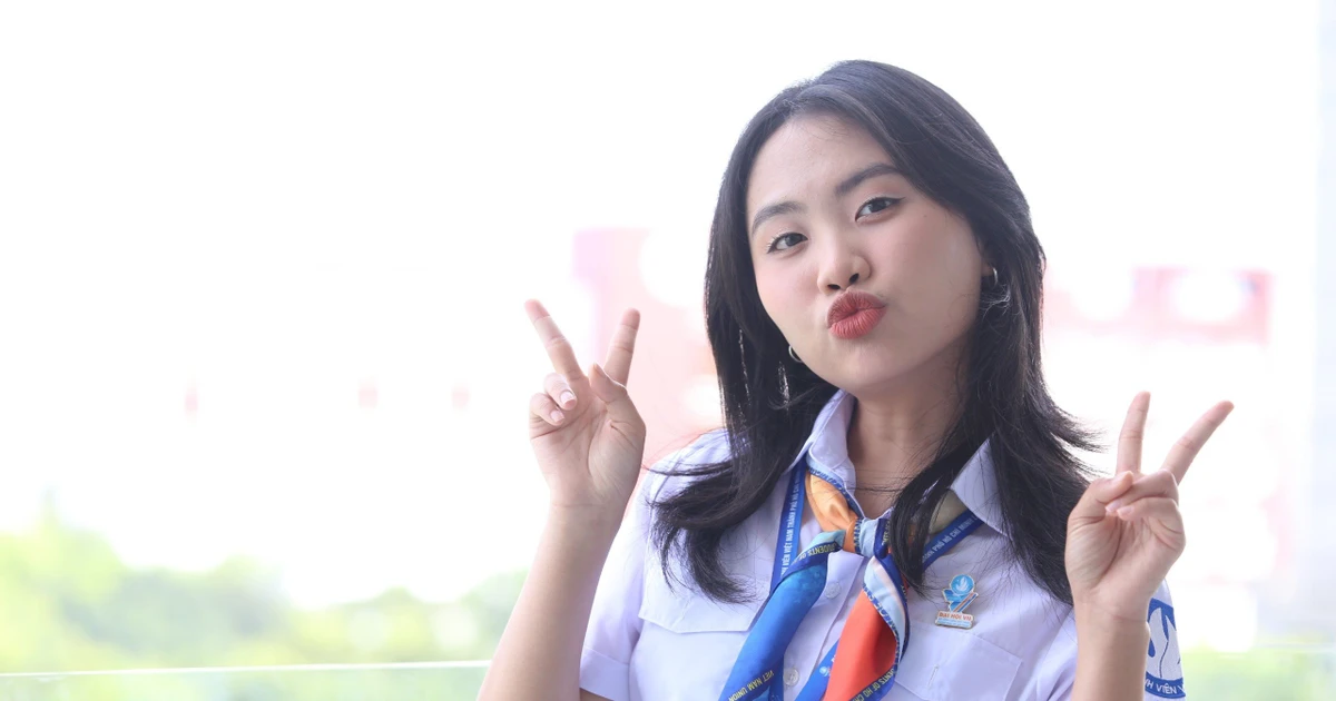 Ca sĩ Phương Mỹ Chi tham gia Đại hội Hội Sinh viên TP. HCM lần thứ VII với tư cách đại biểu chính thức