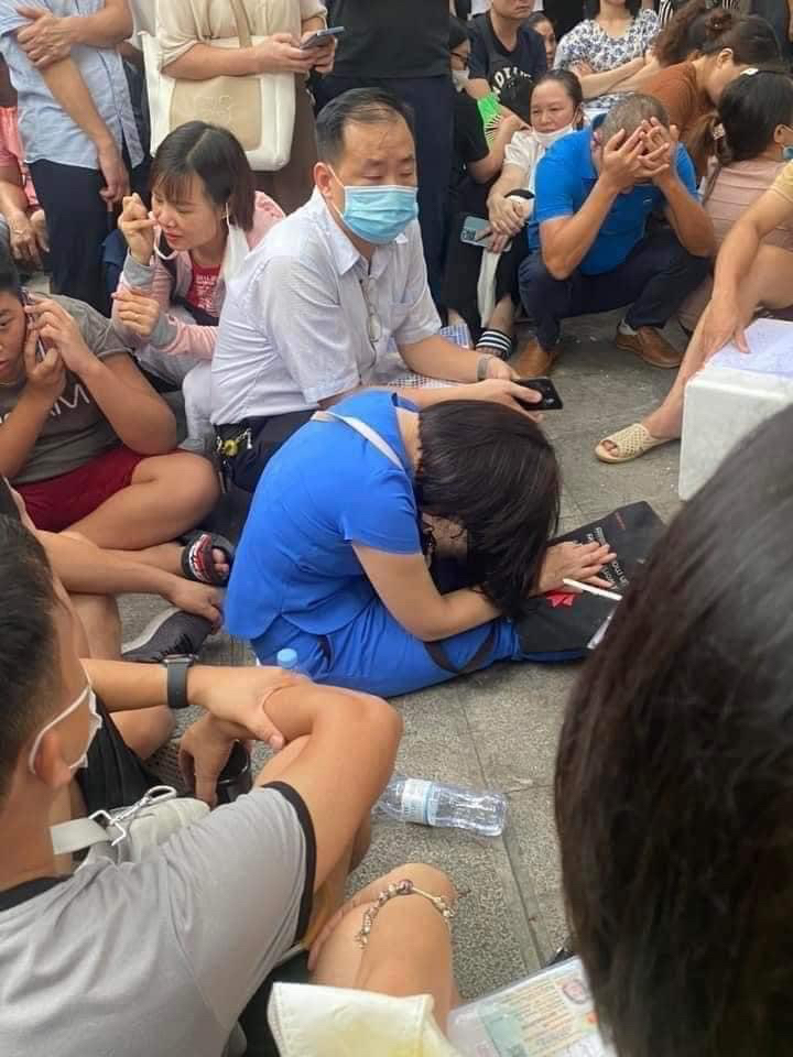 Cái khó của việc xây trường học: Năm này qua năm khác vẫn chưa xong, nhưng tượng đài thì nhanh vèo