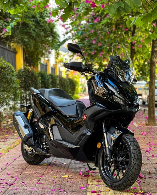 Honda ADV350 ở Việt Nam giá lăn bánh gần 176 triệu đồng, tại sao anh em chơi xe vẫn sẵn sàng móc ví?