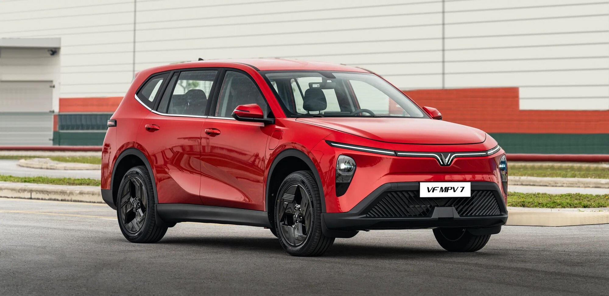 Lái xe 7 chỗ đi muôn nơi với chi phí 0 đồng: Bài toán kinh tế khiến các gia đình khó lòng từ chối VinFast VF MPV 7