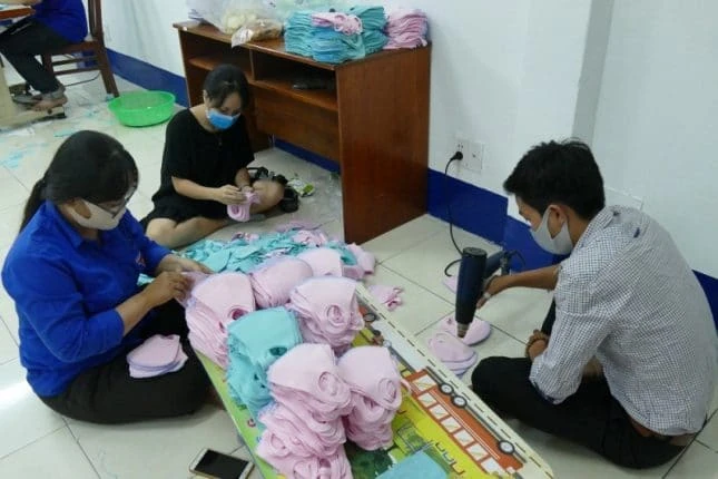 Hơn 12.000 khẩu trang vải tặng free cho những hoàn cảnh khó khăn giữa mùa dịch