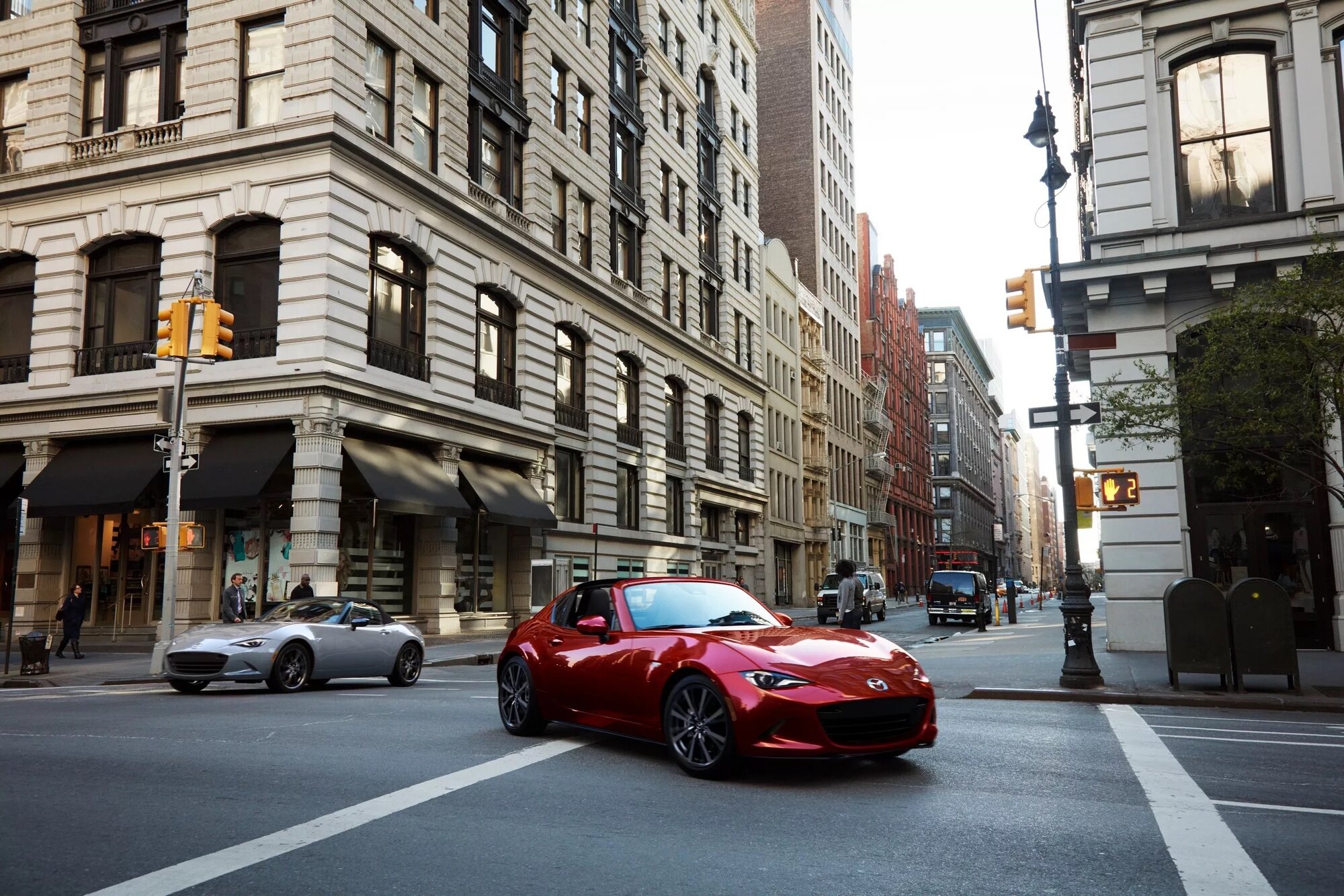 Mazda MX-5 Miata 2026 comeback giá từ 790 triệu - Huyền thoại roadster vẫn "sống dai" giữa thời khó khăn ✨