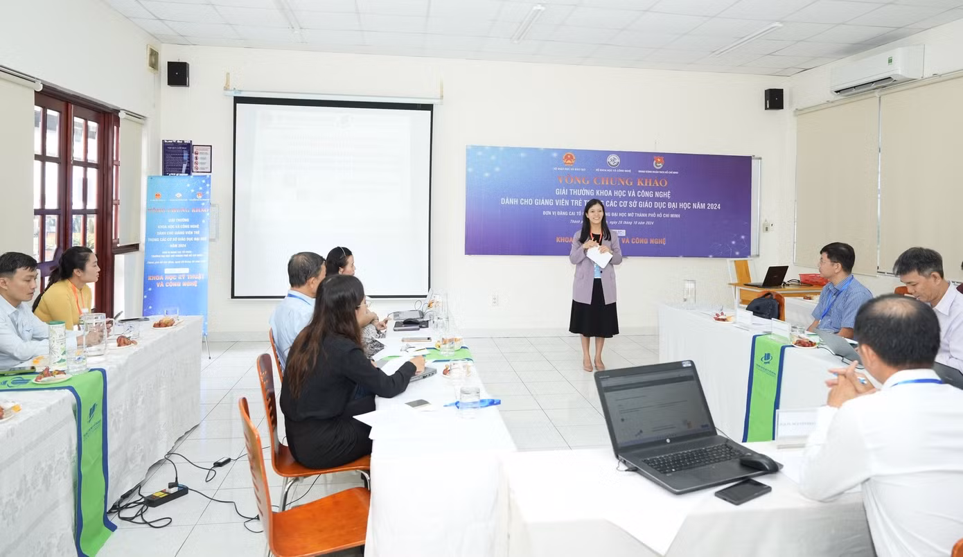 f7e8a7d6b1ef6492b054.jpg