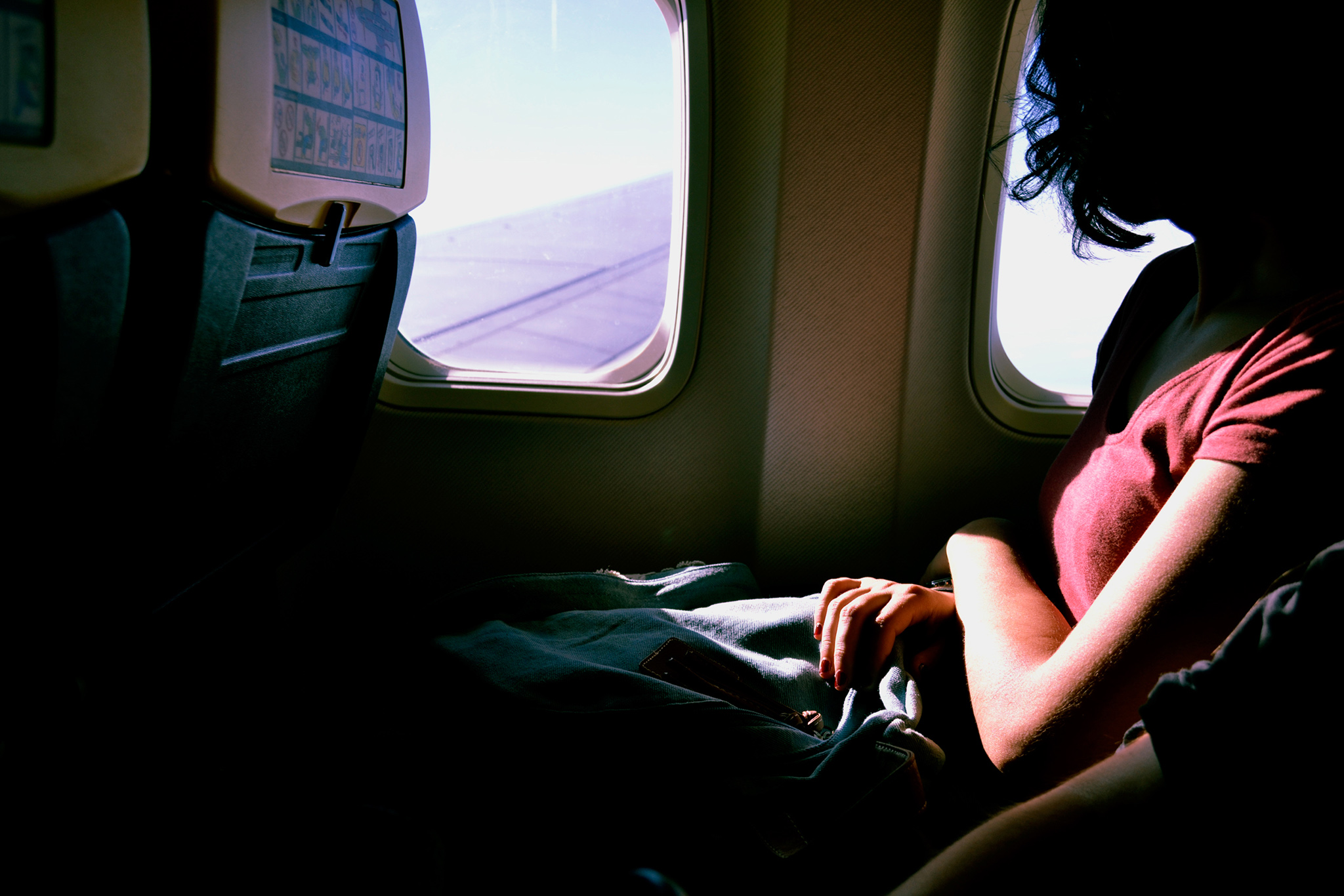 Bí kíp chọn chỗ ngồi trên máy bay chuẩn pro: yên tĩnh, dễ ngủ, ít rung, duỗi chân thoải mái ✈️