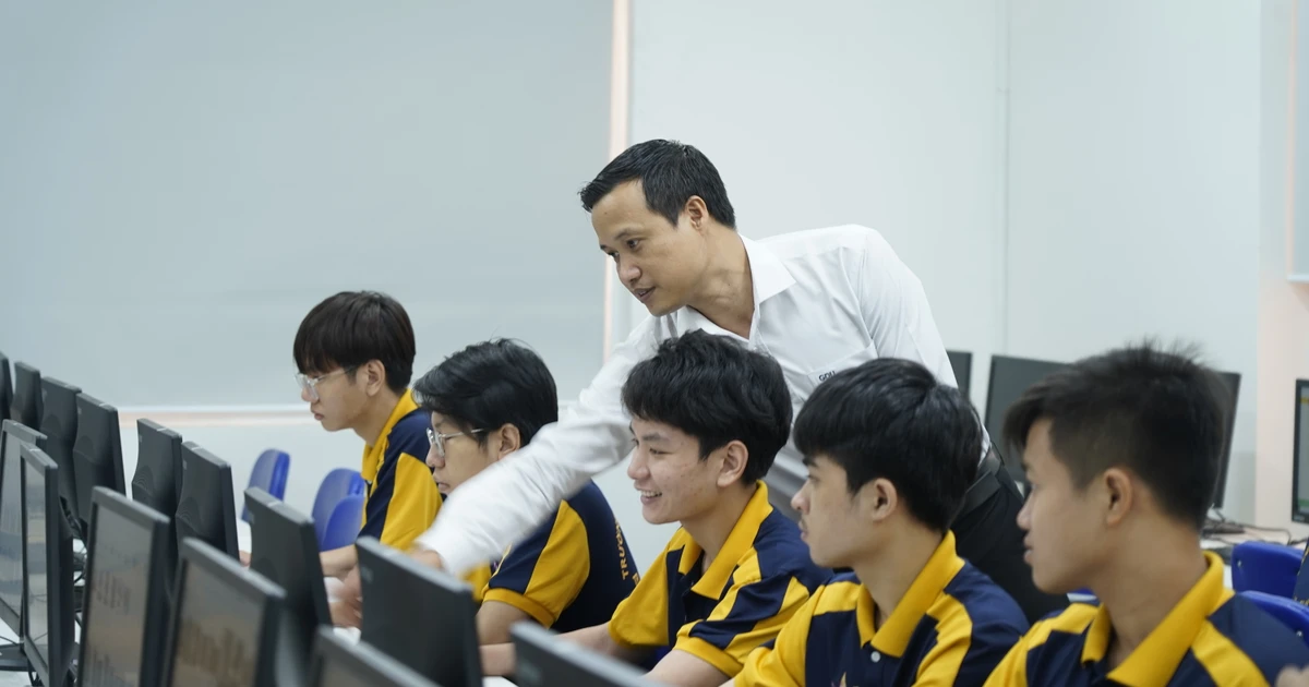 Học phí tăng chóng mặt, sinh viên có "sống sót" không?