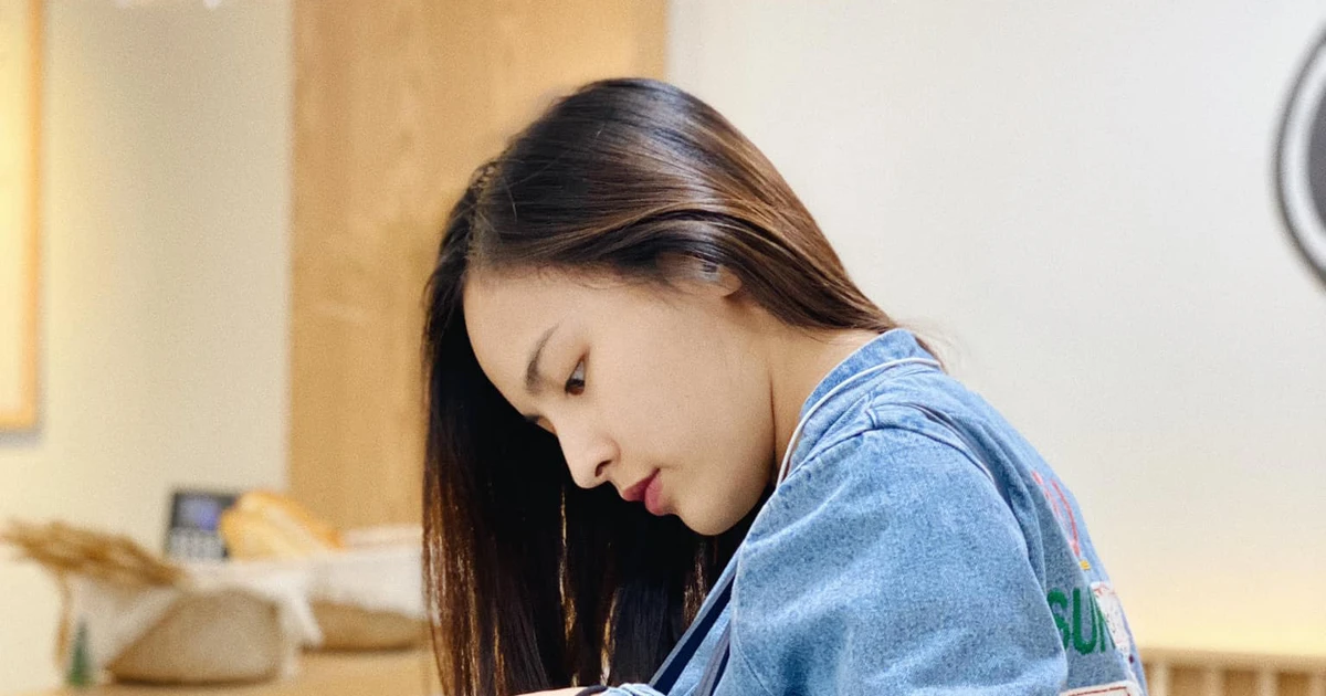 Nữ Á khôi "xịn sò" truyền cảm hứng: Ở nhà mà vui hết nấc! ✨