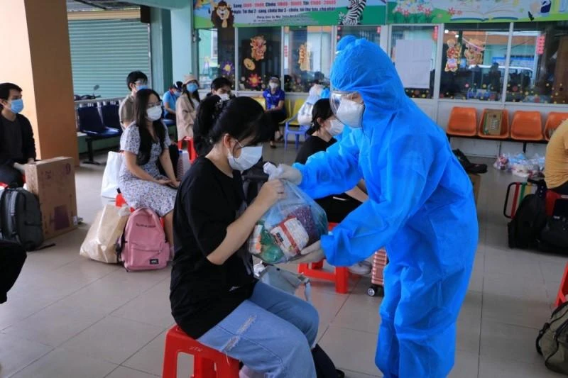 Chuyến xe yêu thương đưa sinh viên từ TP. HCM về Bình Dương - Xúc động quá trời!
