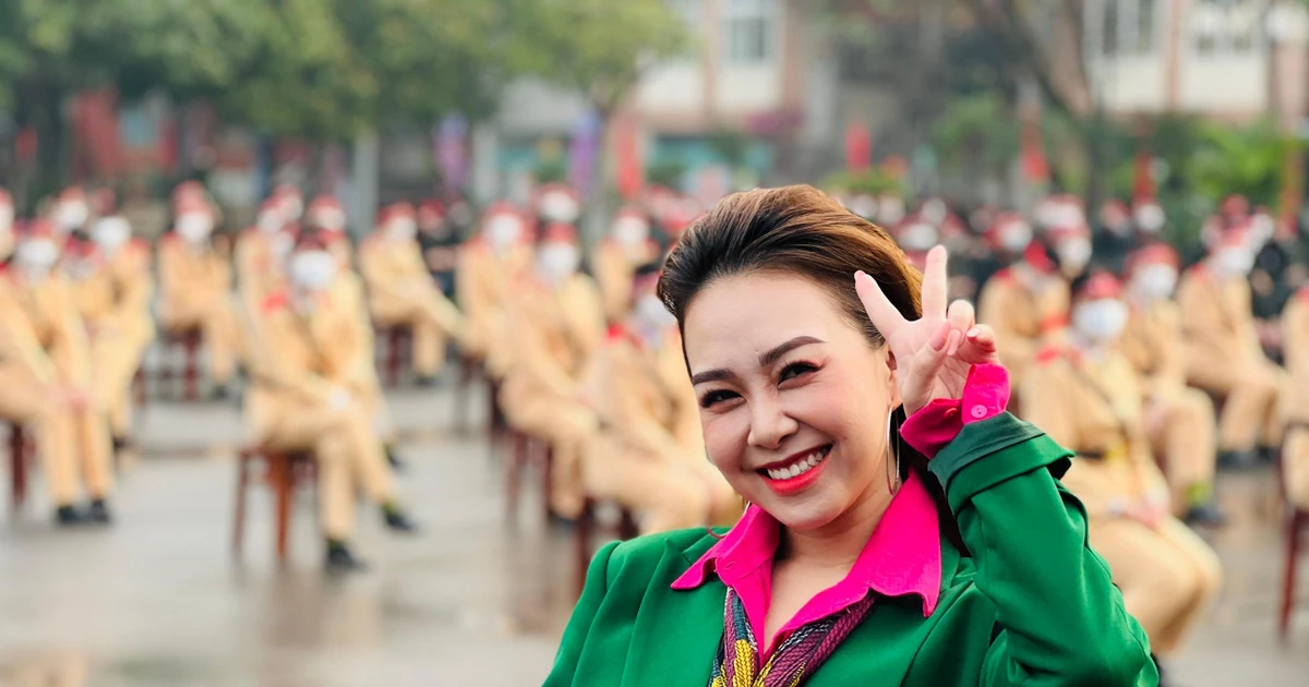 Quán quân Sao Mai "cháy" hết mình mở màn Chủ nhật Đỏ, visual và giọng hát đều xịn xò!