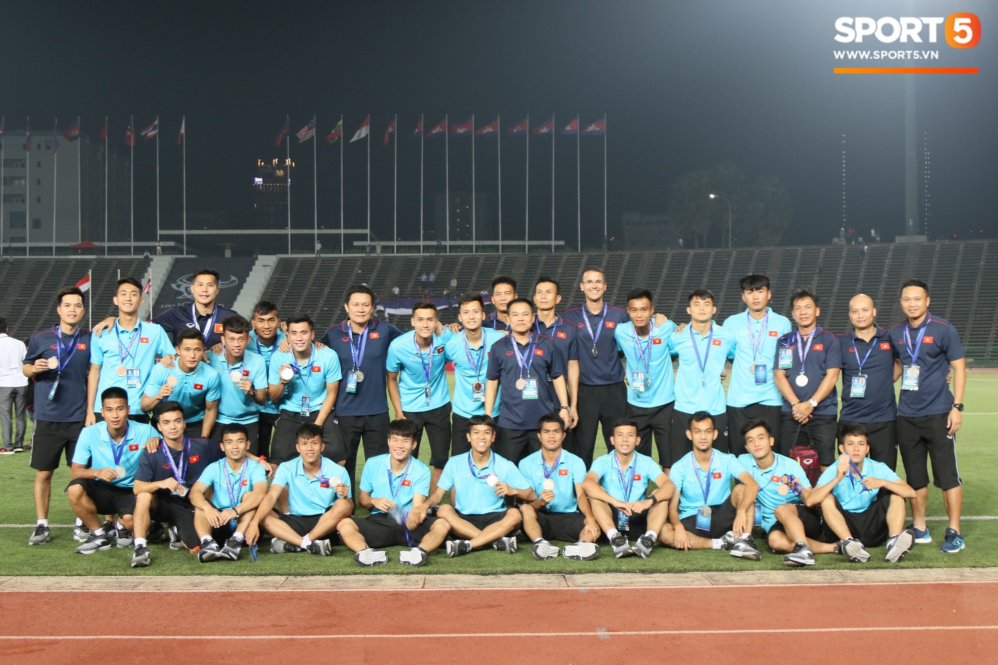 fcda1206af244fcbe5f0.jpg