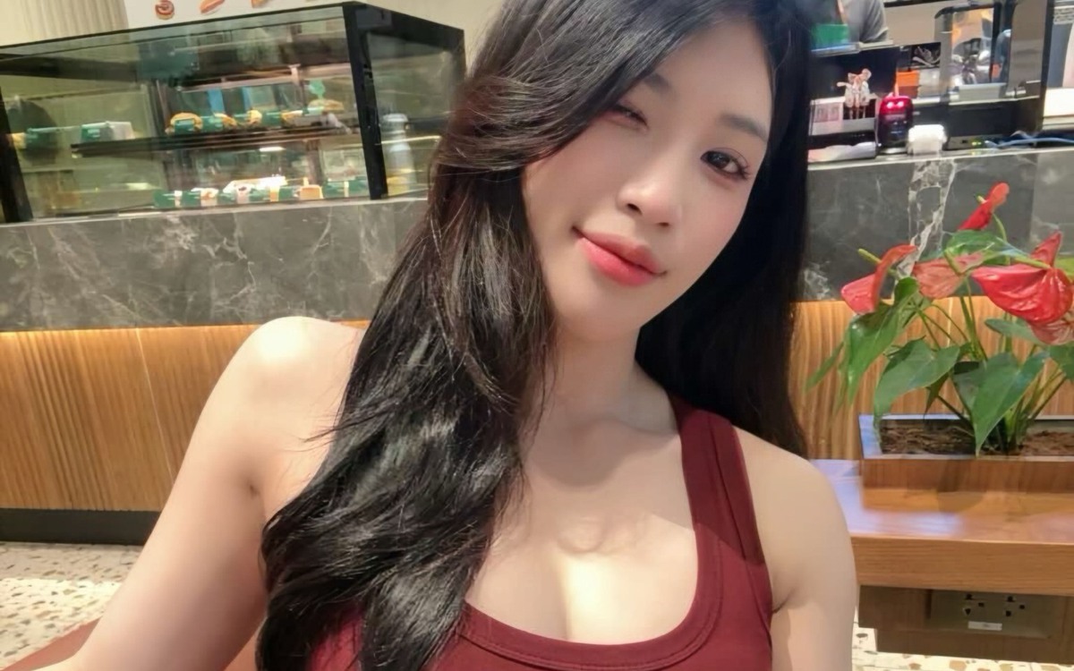 Hot girl đô vật Anh Thơ đăng ảnh cafe đơn giản mà visual lên đỉnh, dân tình "ngã ngửa" vì khác hẳn hình ảnh trên sàn đấu