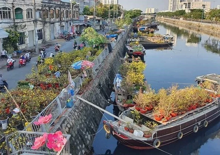 Chợ hoa Xuân 'Trên bến dưới thuyền' TP. HCM sẽ khai mạc vào 25/1 - Check-in cực chill mùa Tết này!